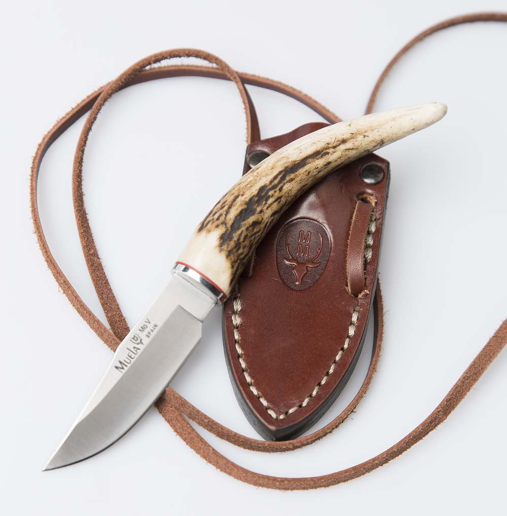 Manufacturas Muela - 🗡 Si hace unos días os mostrábamos nuestro cuchillo  neck knife en asta de ciervo, hoy os lo presentamos acompañado por la ya  conocida familia de 𝐜𝐮𝐜𝐡𝐢𝐥𝐥𝐨𝐬 𝐝𝐞 𝐜𝐮𝐞𝐥𝐥𝐨